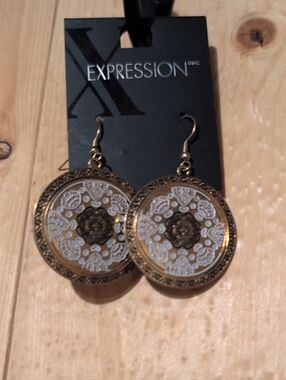 NWT Expression Gold White Round Mandala Medallion Drop Earrings Boho